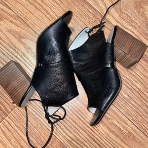 Kenneth Cole bootie heels